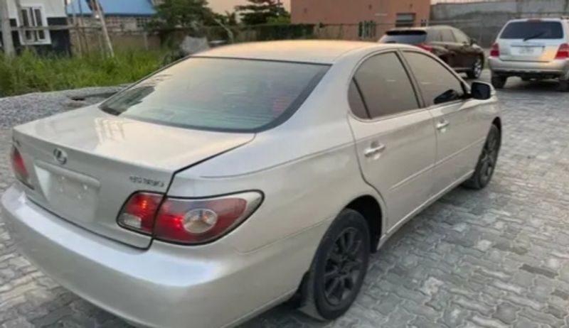 Main image of 2004 Lexus ES LE